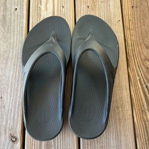 OOFOS Men’s Black Sandals Sz 13